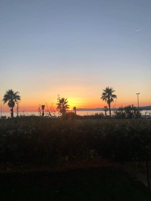 Petite Endroit Splendide. Apartment Six-Fours-les-Plages Bagian luar foto
